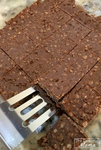 So easy and so yummy! Peanut Butter Oatmeal Bars!