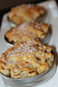 Apple-and-Caramel-Pie-Left-in-a-Mason-Jar-Lid
