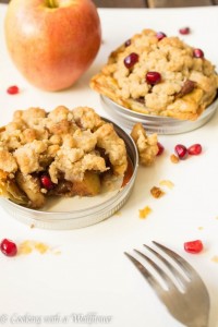 Mason-Jar-Lid-Apple-Crumble-Pies-3-683x1024